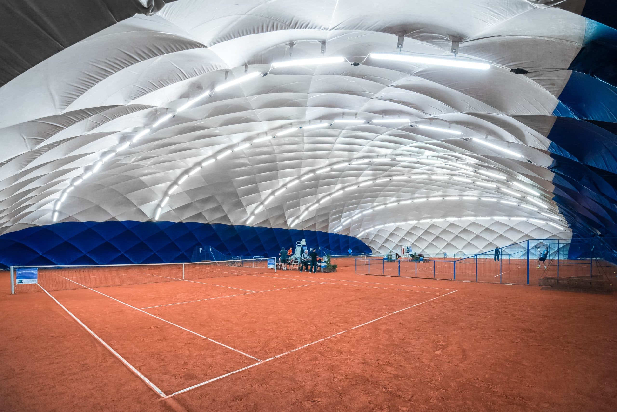 Oświetlenie obiektów sportowych i kortu tenisowego REDECO