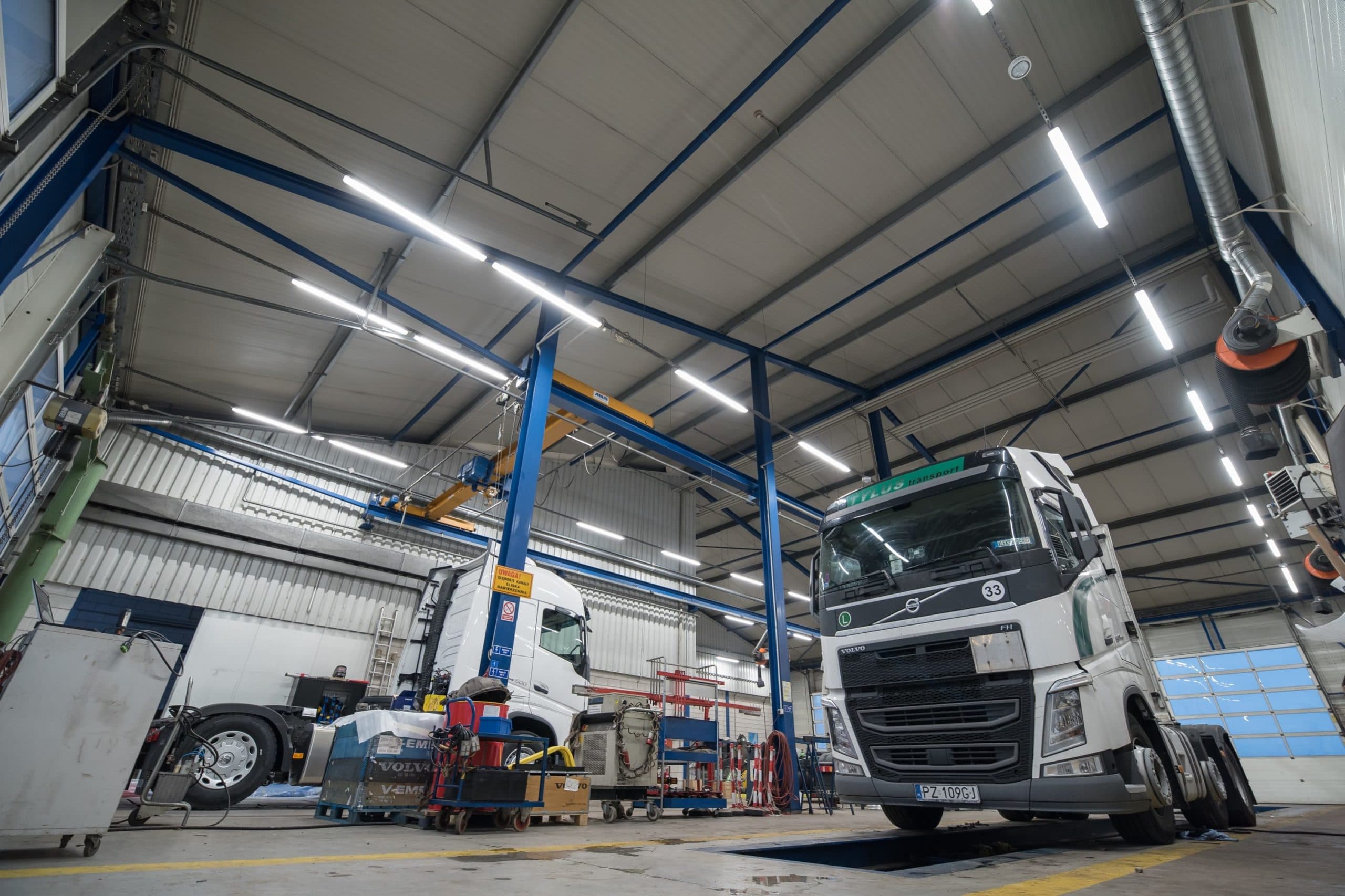 Oświetlenie warsztatu Volvo Trucks