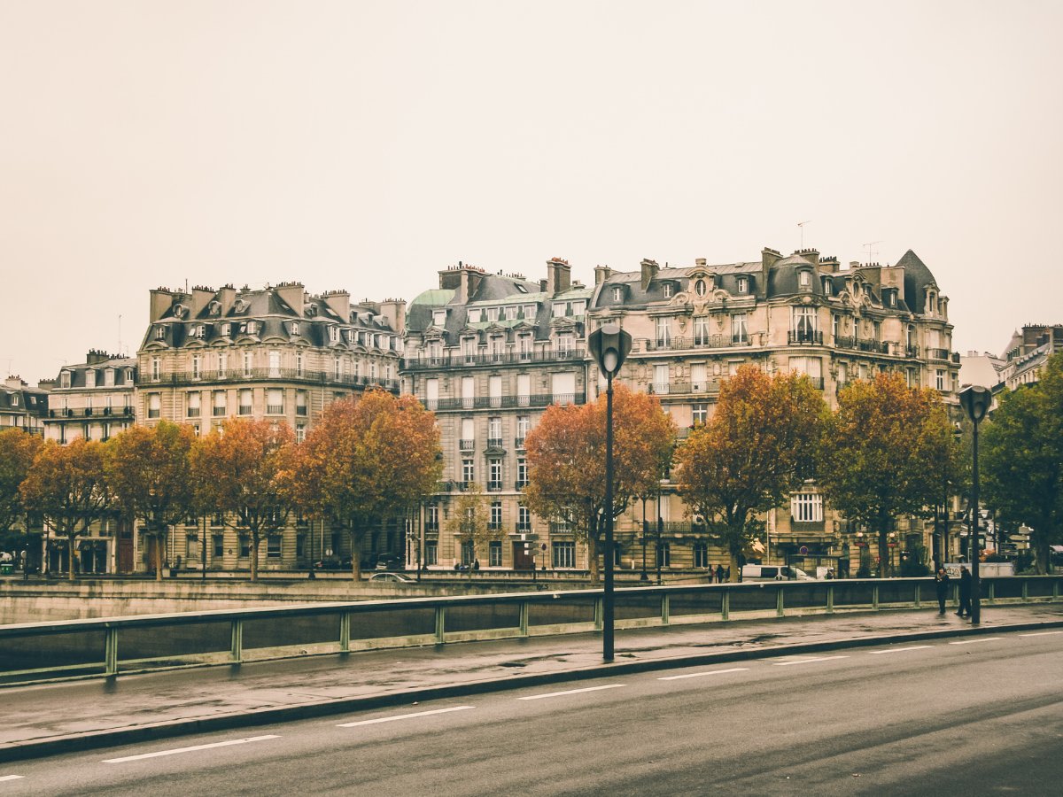 Historyczne rodzaje lamp ulicznych w mieście - żarówki wolframowe