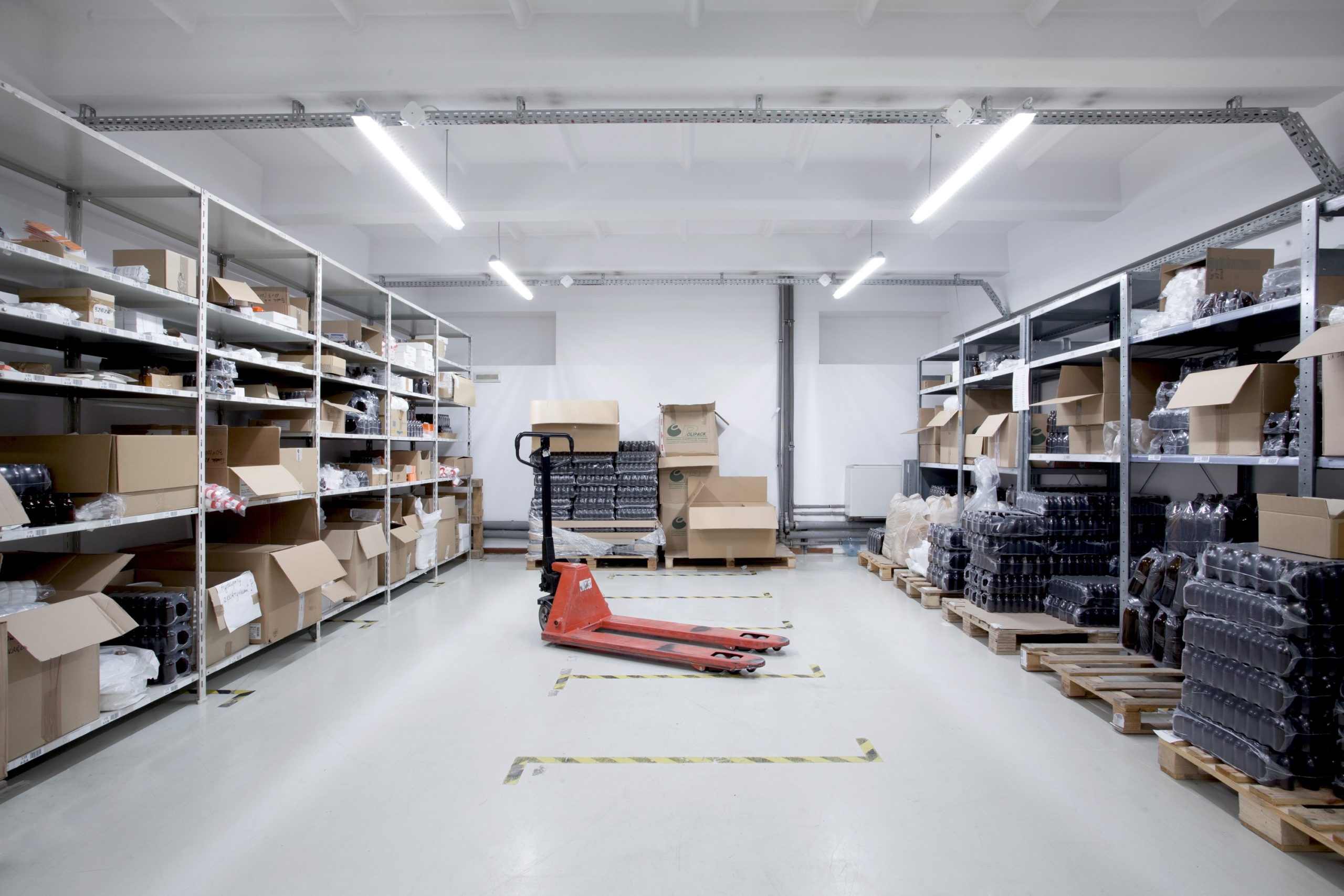 Oświetlenie przemysłowe Industrial w hali magazynowej hurtowni leków - Luxon LED