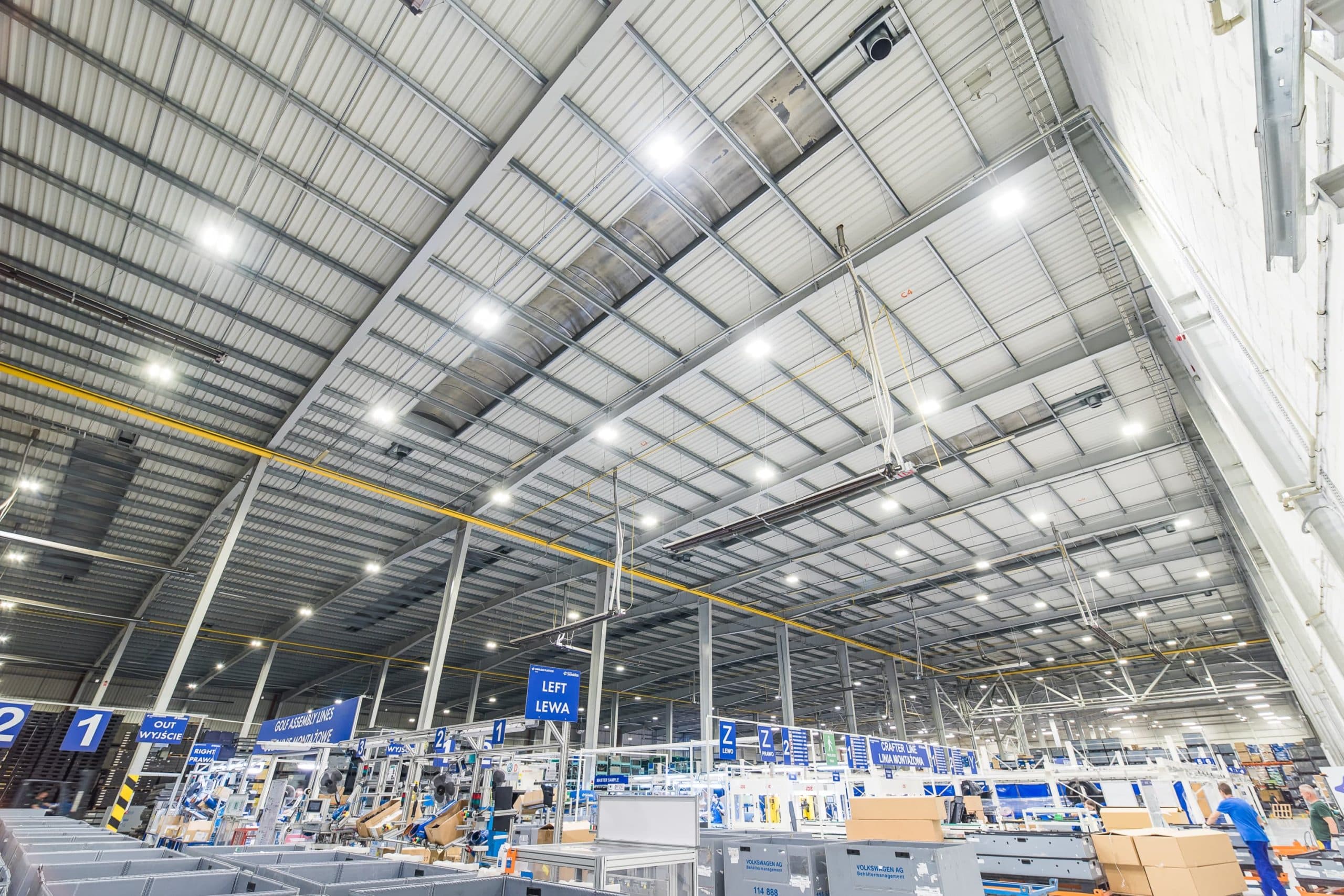 Oprawy przemysłowe Highbay dla firmy Simoldes - hala produkcyjna zmodernizowana przez Luxon LED