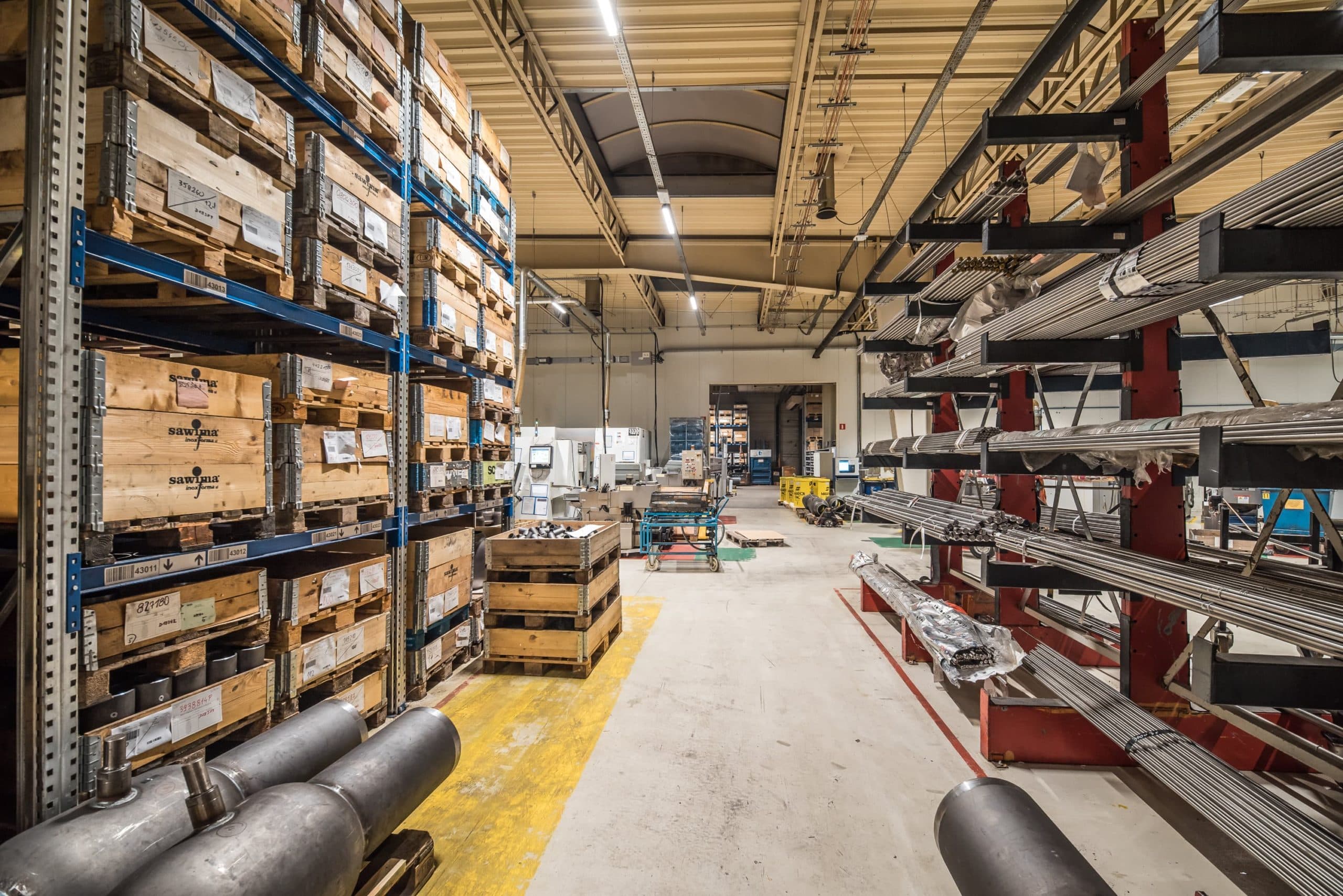 Oświetlenie przemysłowe Industrial w hali produkcyjnej firmy Broen - Luxon LED