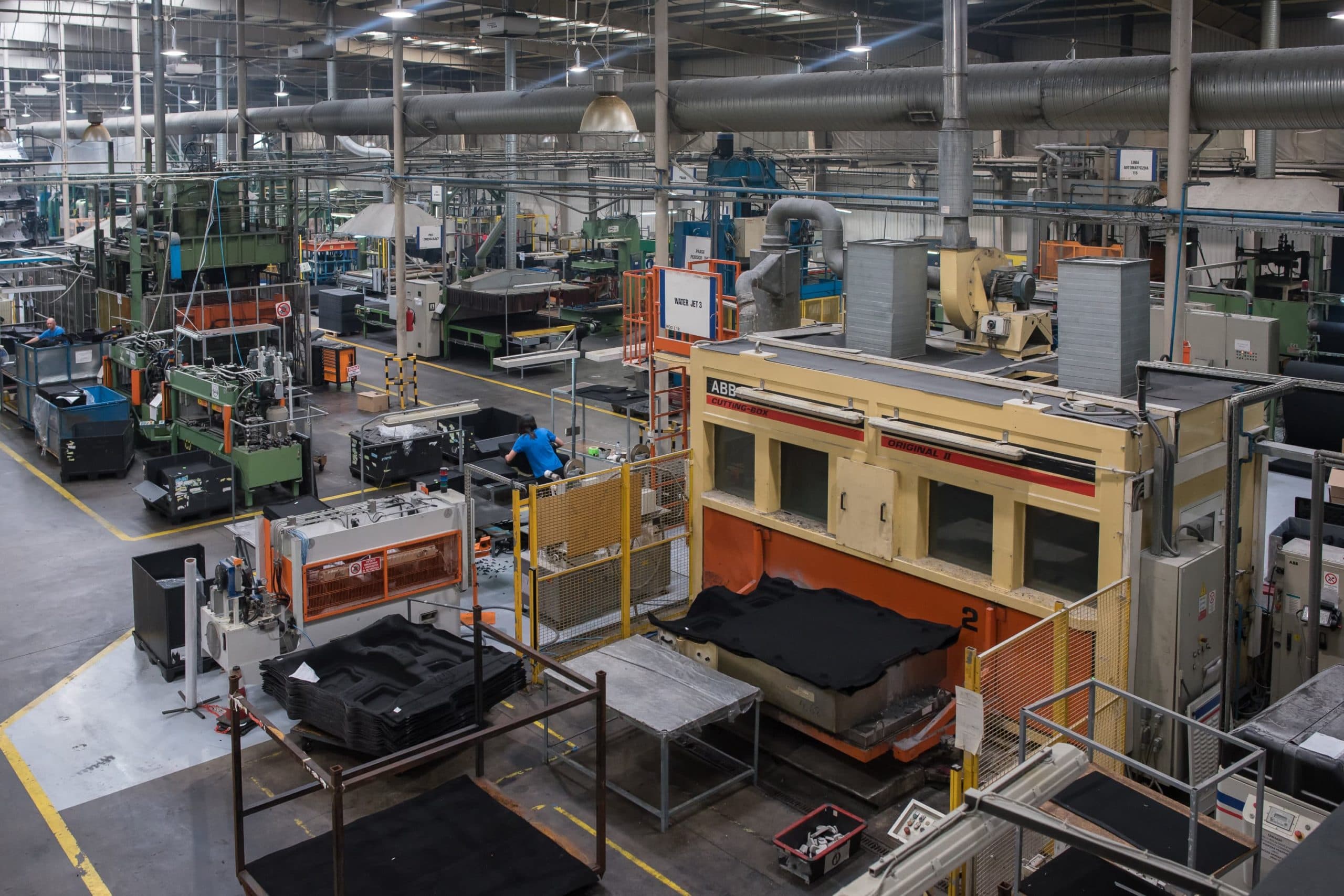 Zmodernizowany zakład produkcyjny firmy Orsa Moto - Luxon LED