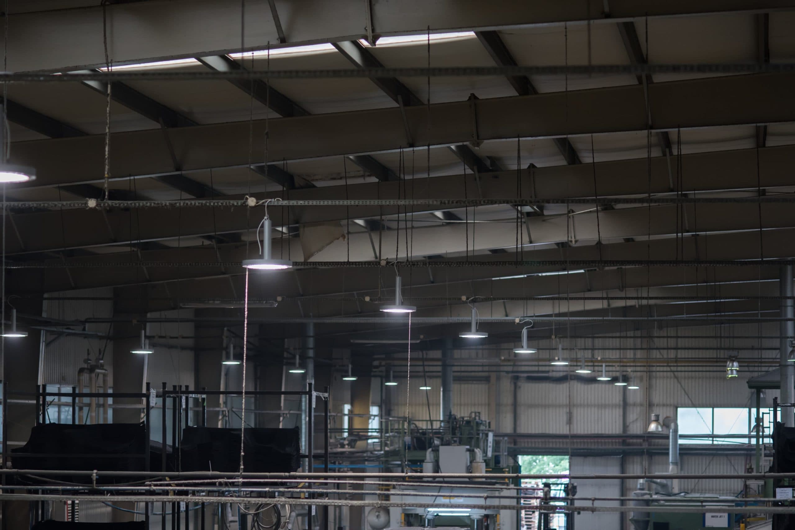 Oświetlenie przemysłowe Highbay w zmodernizowanej hali produkcyjnej firmy Orsa Moto - Luxon LED