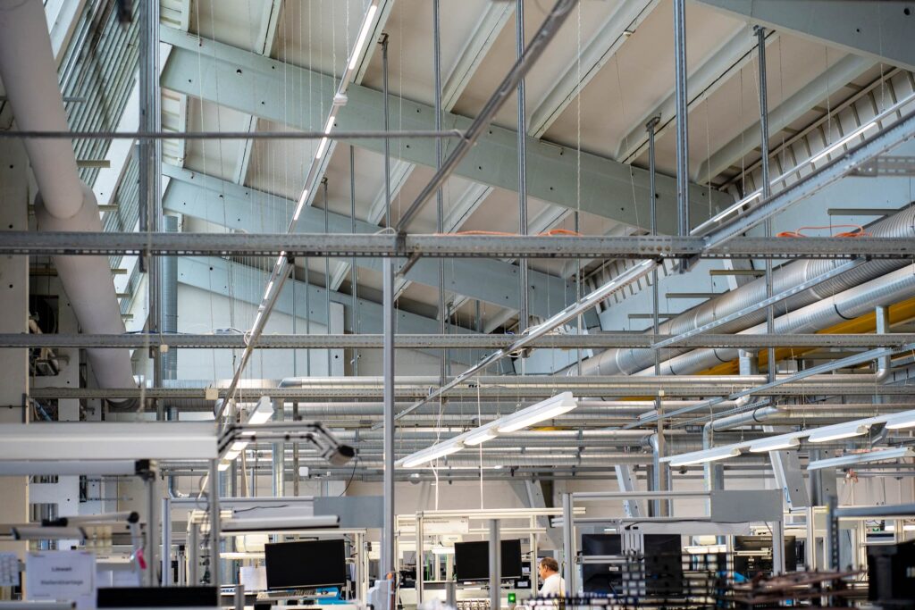 Czujniki światła dziennego zintegrowane z oświetleniem LED w PRETTL Electronics.