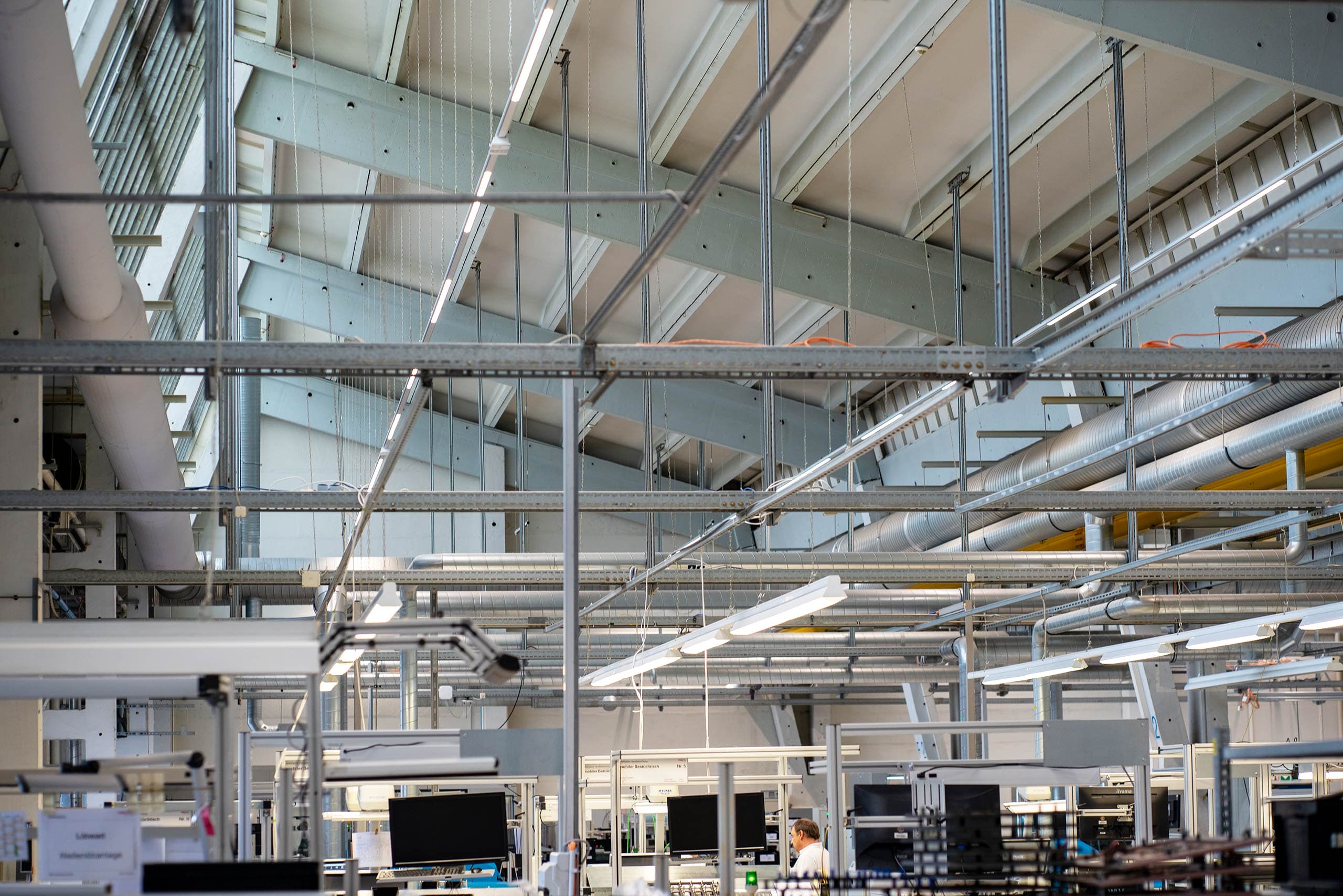 Czujniki światła dziennego zintegrowane z oświetleniem LED w PRETTL Electronics.