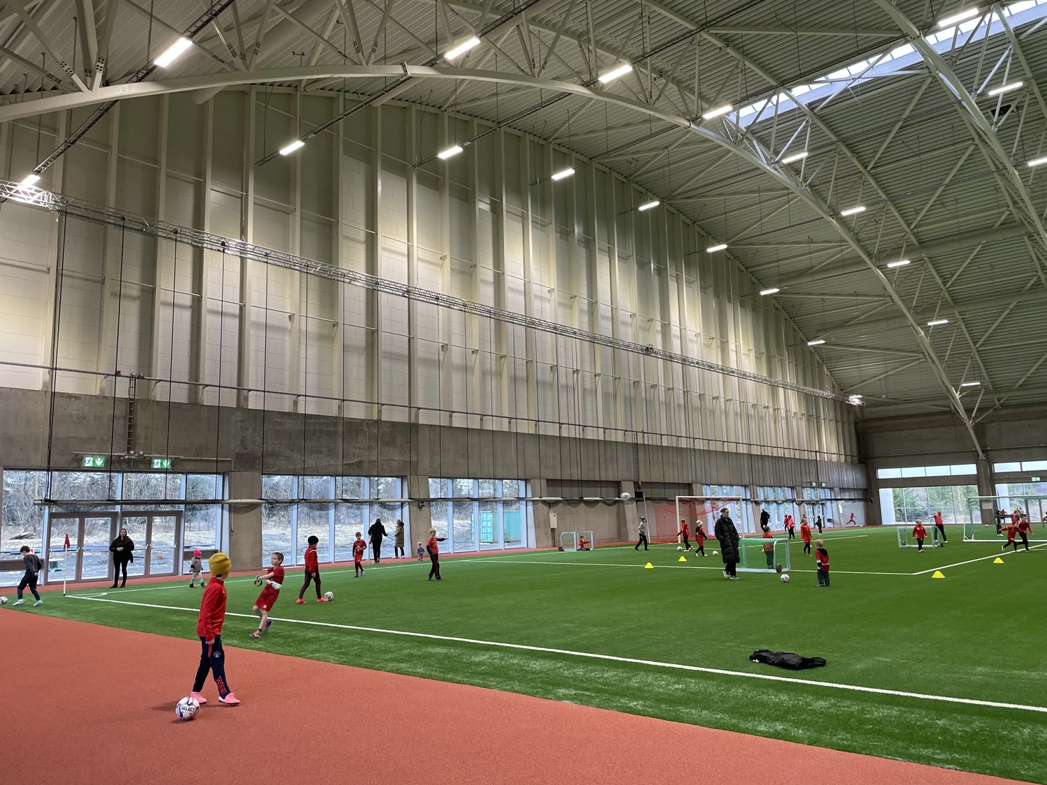 modernizacja oświetlenia hali sportowej LED Luxon